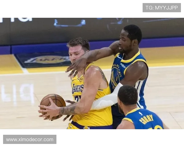 东契奇轰下43分难救主 库里率勇士揭幕战力擒湖人豪取开门红 东契奇轰下43分难救主 库里率勇士揭幕战力擒湖人豪取开门红