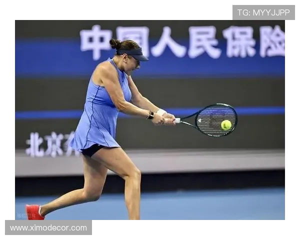 中网女单第四轮保利尼与布兹科娃巅峰对决激战焦点震撼上演精彩场面