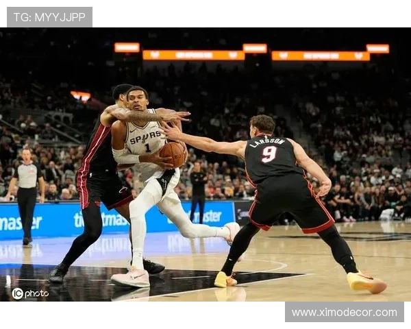 文班亚马砍下27分18篮板 马刺逆袭热火迎来关键胜利